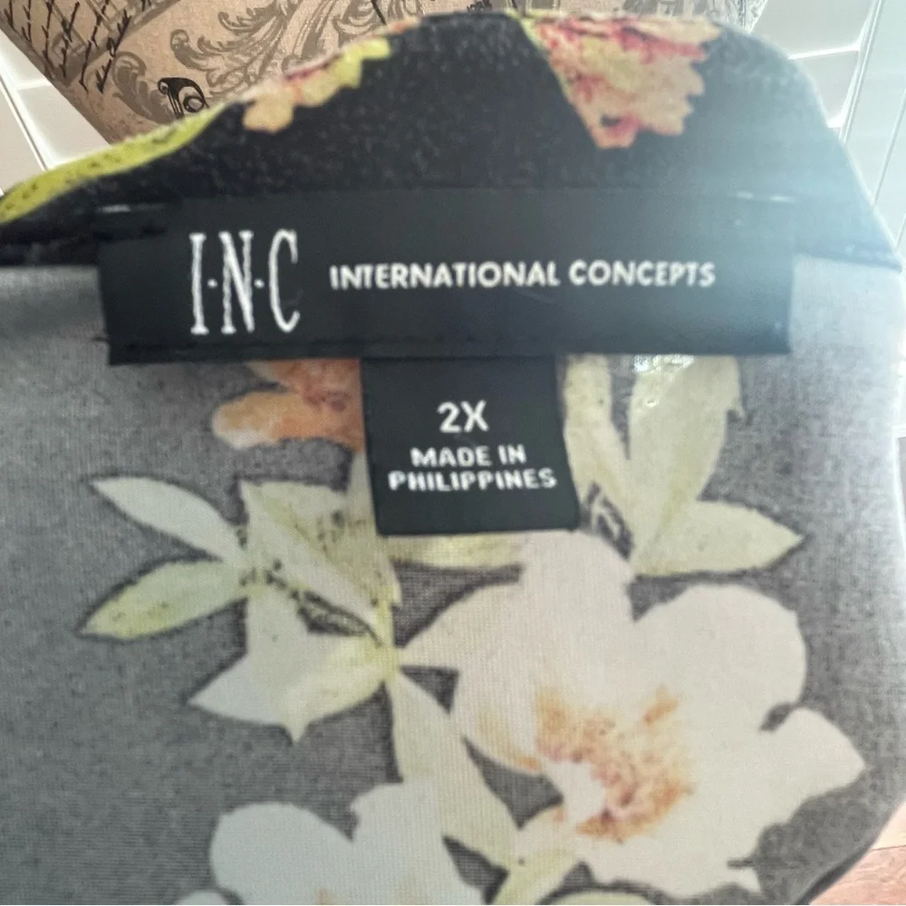 INC International Concepts Black Floral Blouse - Picture 7 of 8